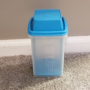 Pickle keeper